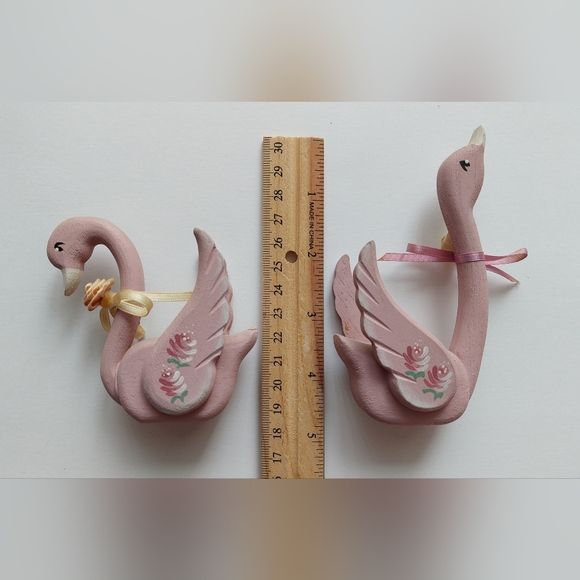 VTG Pair Handmade Wooden Pink Swans Hand Painted Farmhouse Cottage Core Country - Picture 2 of 3